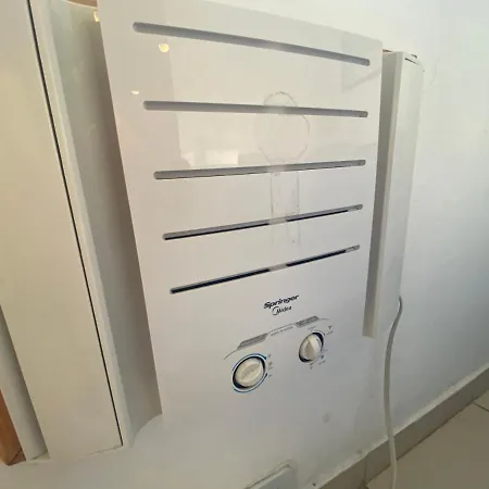 Studio completo ENTRADA pela PRAIA DE COPACABANA, com ar, wifi, netflix, até 4 pessoas, pauloangerami AA3806-3